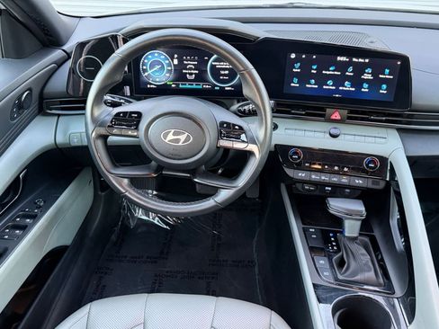 Used 2025 Hyundai Elantra Limited image 34