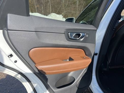 Certified 2022 Volvo XC60 T8 Inscription Expression image 25