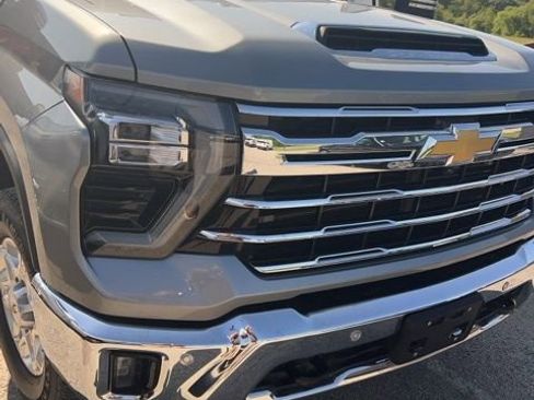 Used 2024 Chevrolet Silverado 3500 LTZ AWD/4WD image 15