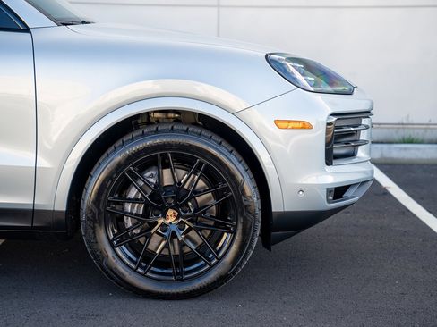 Used 2025 Porsche Cayenne image 9