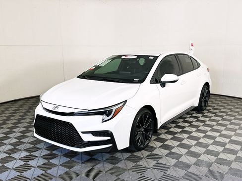 Used 2024 Toyota Corolla SE FWD image 7