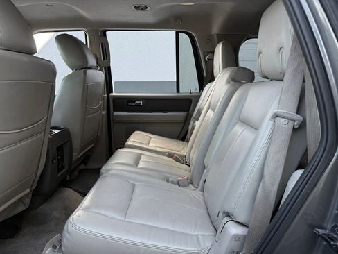 Used 2013 Ford Expedition XLT image 18