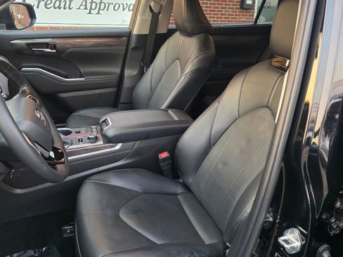 Used 2022 Toyota Highlander Limited image 14