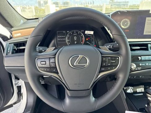 Used 2025 Lexus ES 350 w/ Premium Package FWD image 14