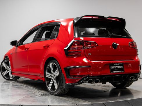 Used 2016 Volkswagen Golf R 4-Door image 43