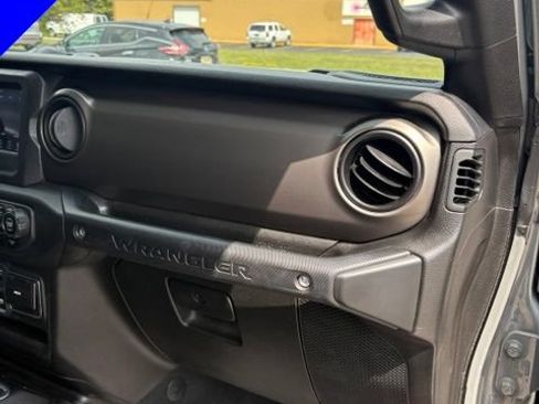 Used 2018 Jeep Wrangler Sport w/ Quick Order Package 24S AWD/4WD image 30