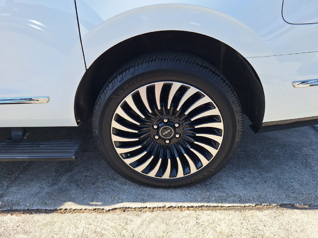 Used 2021 Lincoln Navigator L Black Label w/ Cargo Convenience Package AWD/4WD image 30