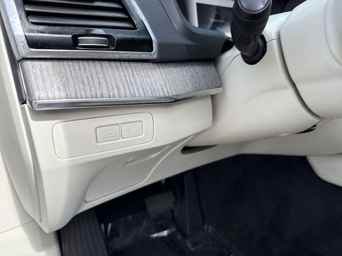 Used 2024 Volvo XC90 T8 Plus w/ Protection Package Premier image 41