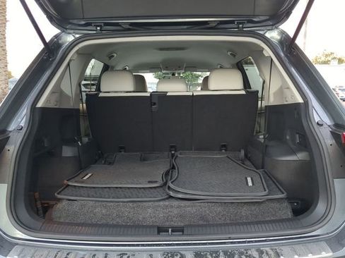 Certified 2021 Volkswagen Tiguan SE image 9