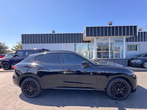 Used 2019 Maserati Levante image 9