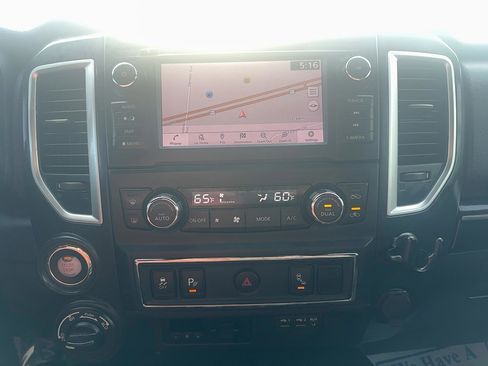 Used 2019 Nissan Titan SV w/ SV Convenience Package image 15