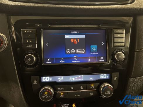 Used 2018 Nissan Rogue SV image 29