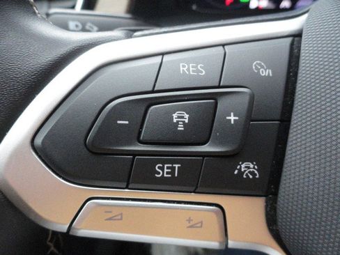 Used 2025 Volkswagen Atlas SE image 19