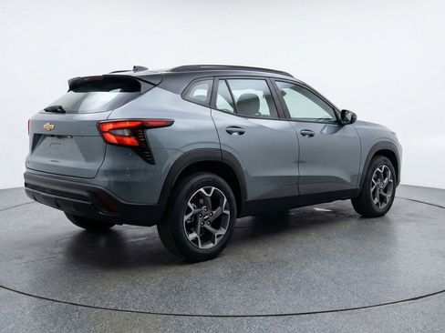 Used 2025 Chevrolet Trax LT image 9