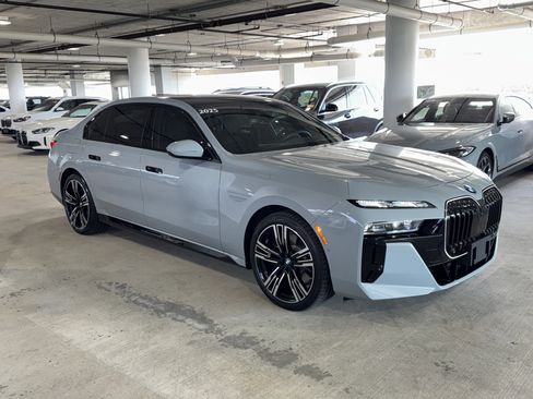 Used 2025 BMW 760i xDrive w/ Executive Package AWD/4WD image 1