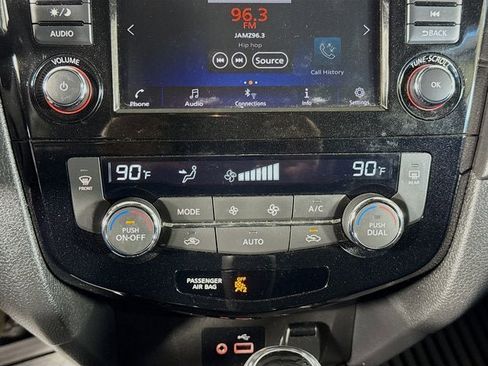 Used 2019 Nissan Rogue SV AWD/4WD image 13