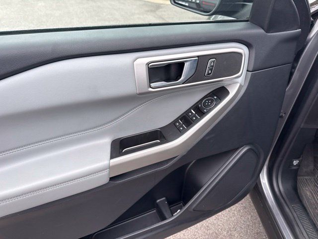 Used 2021 Ford Explorer XLT w/ Equipment Group 202A AWD/4WD image 9