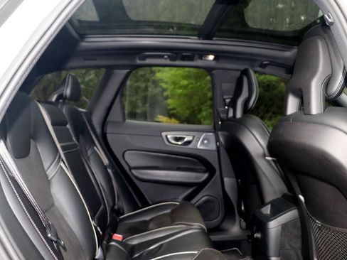 Used 2018 Volvo XC60 T8 R-Design w/ Convenience Package image 33