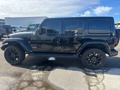 Used 2021 Jeep Wrangler Unlimited Sahara AWD/4WD image 9
