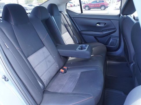Certified 2025 Nissan Sentra SR FWD image 9