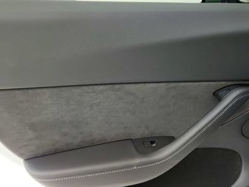Used 2024 Tesla Model Y 2WD image 44
