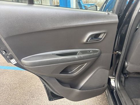 Used 2018 Chevrolet Trax LS image 19