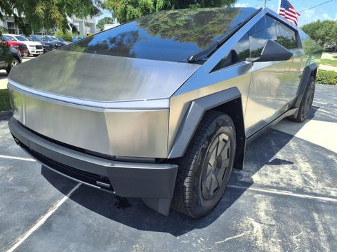 Used 2024 Tesla Cybertruck Cyberbeast AWD/4WD image 3