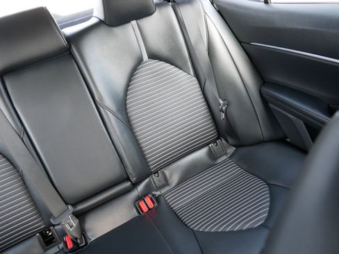 Used 2022 Toyota Camry SE w/ Convenience Package FWD image 14