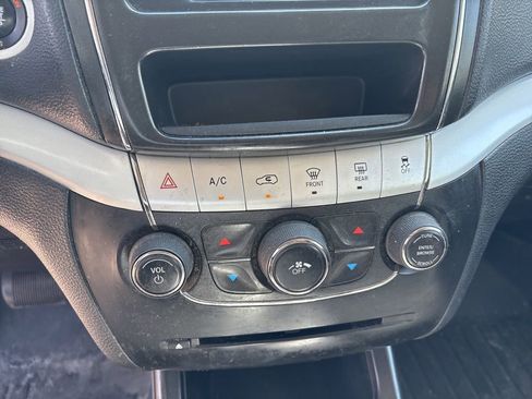 Used 2019 Dodge Journey SE w/ Blacktop Package FWD image 16