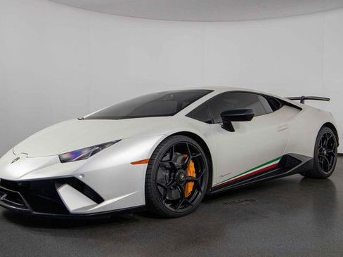 Used 2018 Lamborghini Huracan Performante image 4