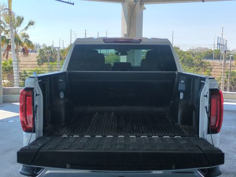 Used 2024 GMC Sierra 1500 SLT image 13