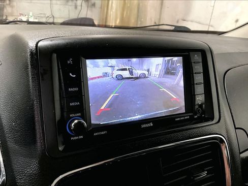 Used 2019 Dodge Grand Caravan SE w/ UConnect Hands-Free Group image 26