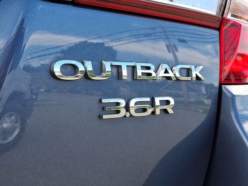 Used 2018 Subaru Outback 3.6R Limited AWD/4WD image 32