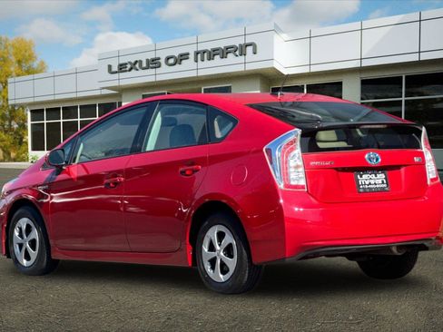 Used 2015 Toyota Prius Four image 3