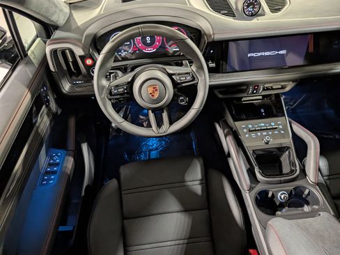 New 2026 Porsche Cayenne GTS AWD/4WD image 5