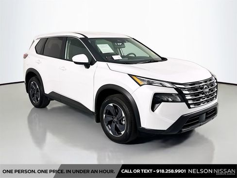 Certified 2026 Nissan Rogue SV FWD image 3