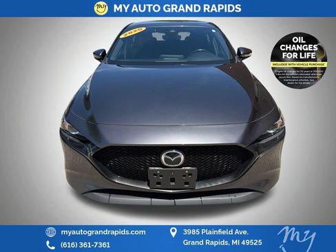 Used 2020 MAZDA MAZDA3 Hatchback w/ Preferred Package FWD image 2