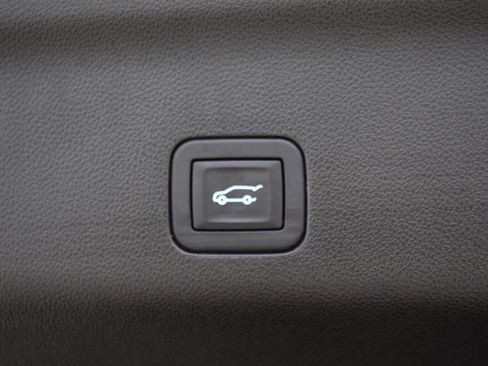 Used 2024 GMC Yukon Denali w/ LPO, Floor Liner Package image 28