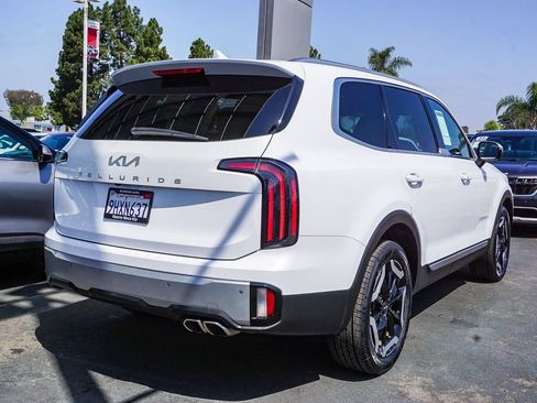 Certified 2024 Kia Telluride EX w/ EX Captain's Chair Package FWD image 7