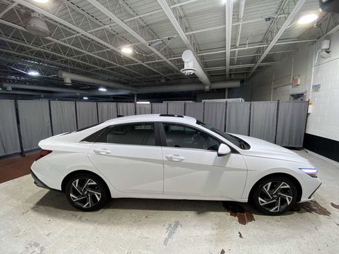 Used 2024 Hyundai Elantra SEL w/ Convenience Package image 27