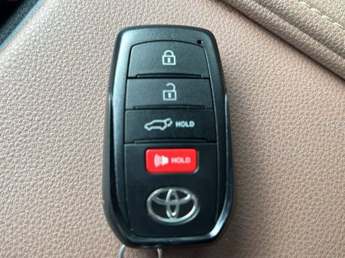 Used 2025 Toyota Grand Highlander AWD image 9
