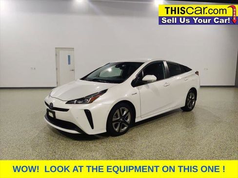 Used 2019 Toyota Prius XLE FWD image 3