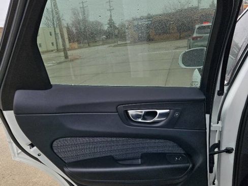 Used 2023 Volvo XC60 B5 Core image 31