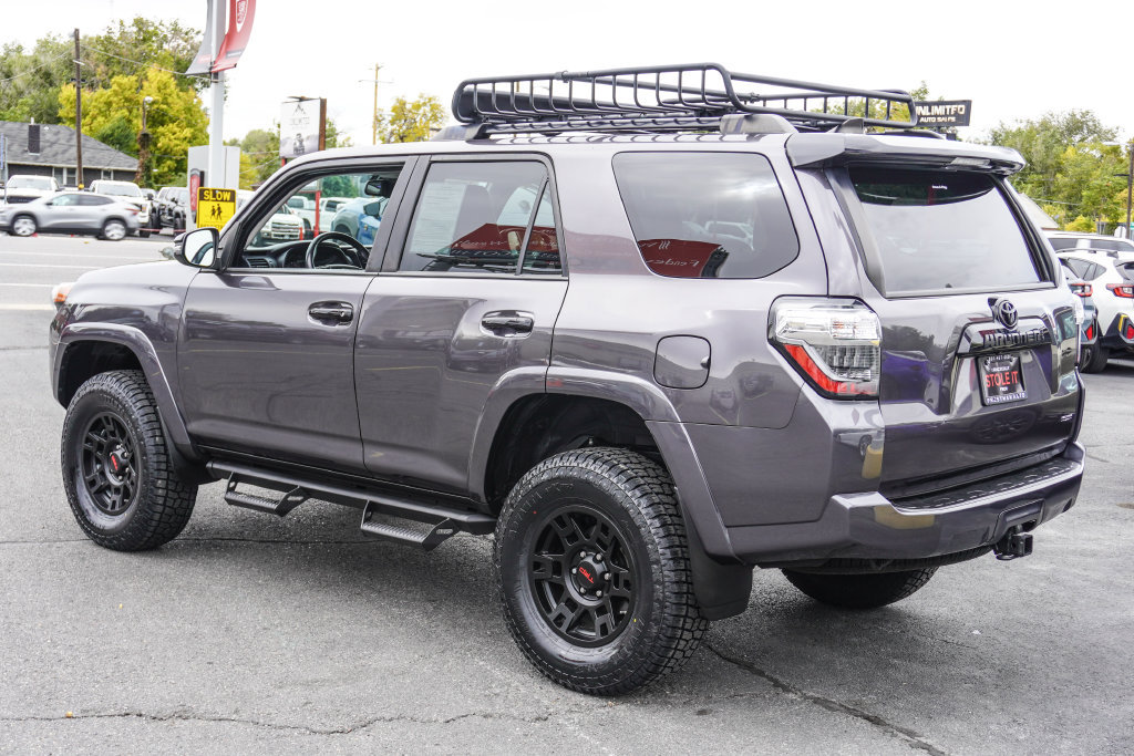 Used 2021 Toyota 4Runner Venture w/ Moonroof Package AWD/4WD image 22