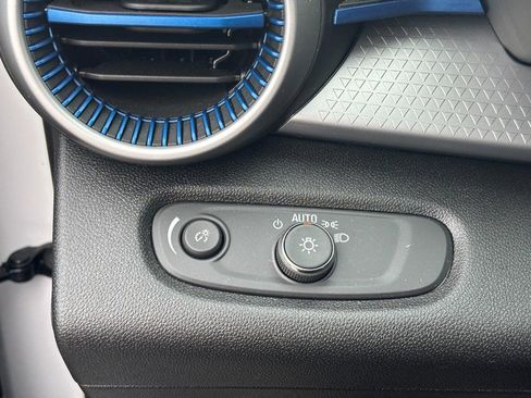 Used 2025 Chevrolet Trax LS image 19