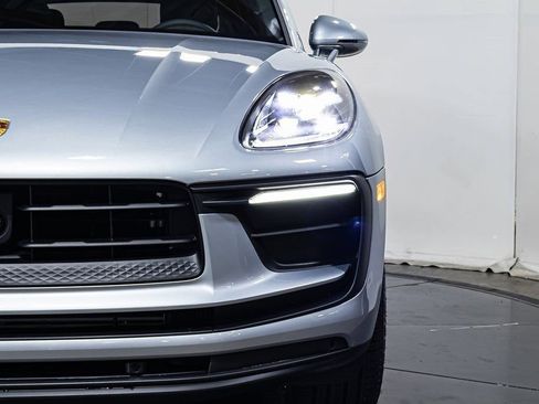 Certified 2025 Porsche Macan image 20