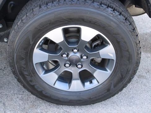 Used 2022 Jeep Wrangler Unlimited Sahara AWD/4WD image 10