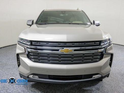 Used 2022 Chevrolet Suburban Premier AWD/4WD image 2