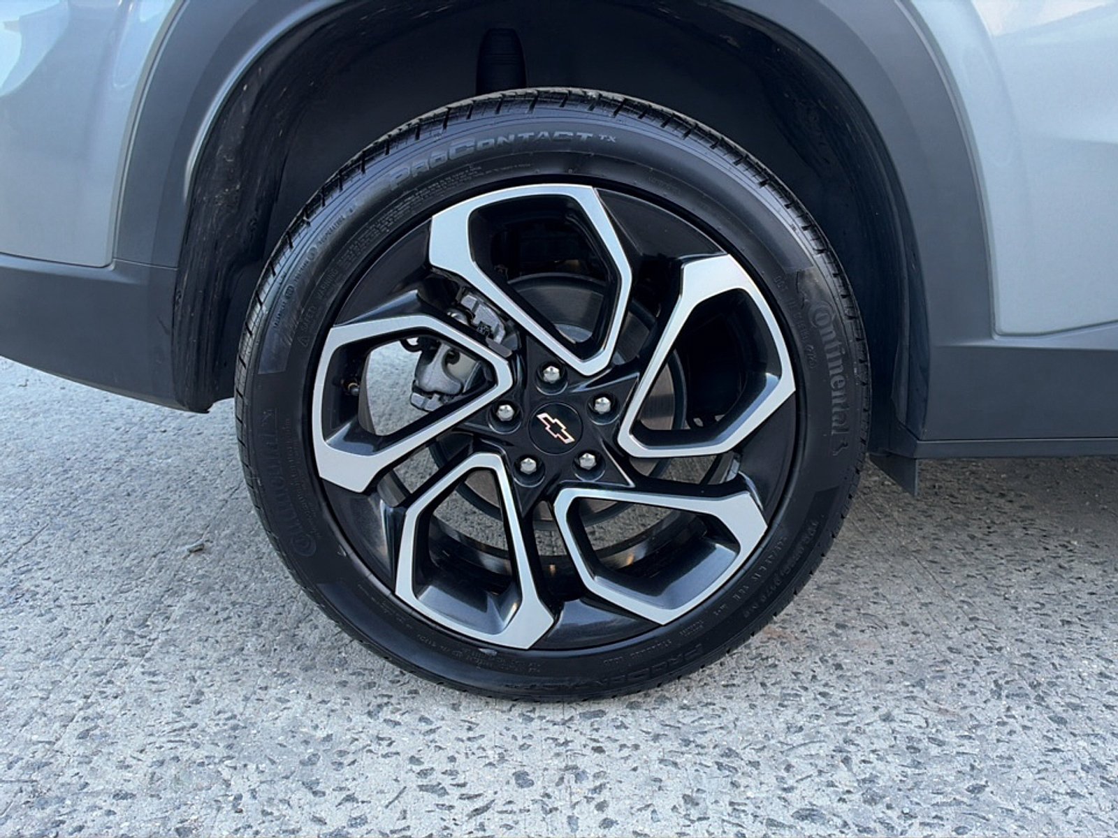 Used 2025 Chevrolet Trax RS w/ Sunroof Package FWD image 42