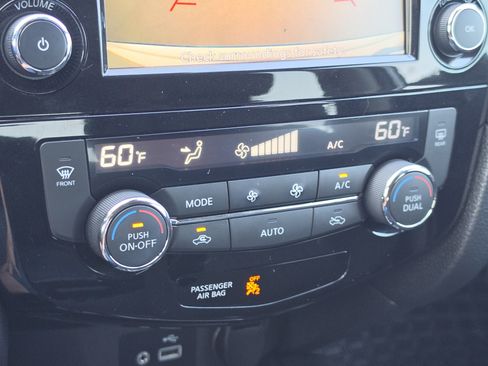 Used 2020 Nissan Rogue SV AWD/4WD image 21